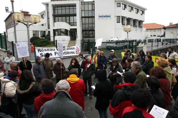 Concentración en e Centro de detención de Hendia